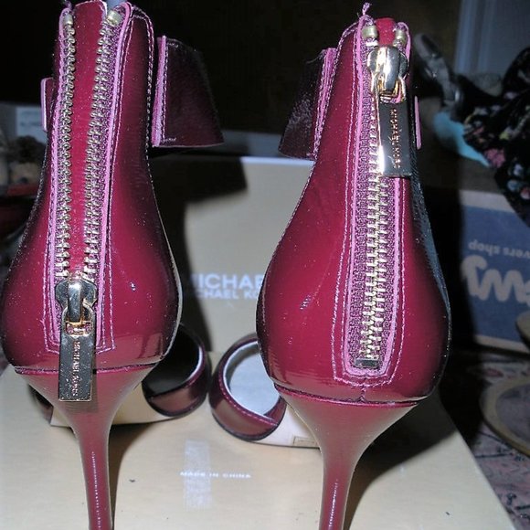 Michaels Khors new in box Guliana ankle strap heels - Picture 7 of 8